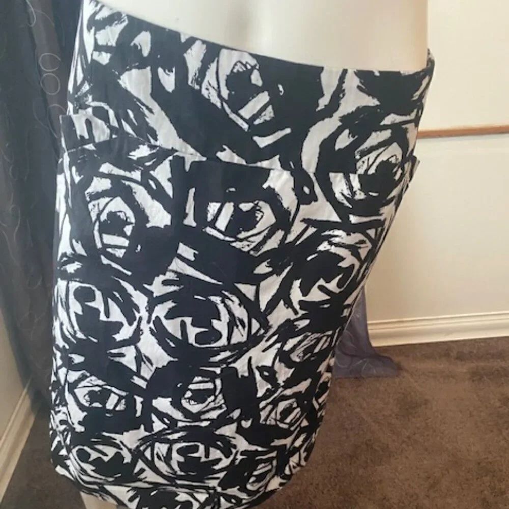 Calvin Klein Black/White abstract pattern wide waist band Pencil skirt, size 16